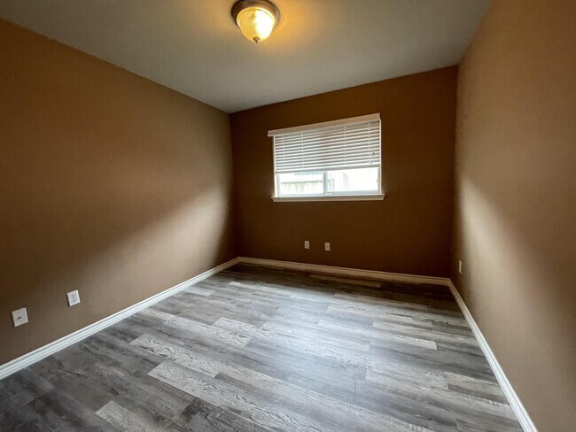Building Photo - 3826 Los Arroyos Dr