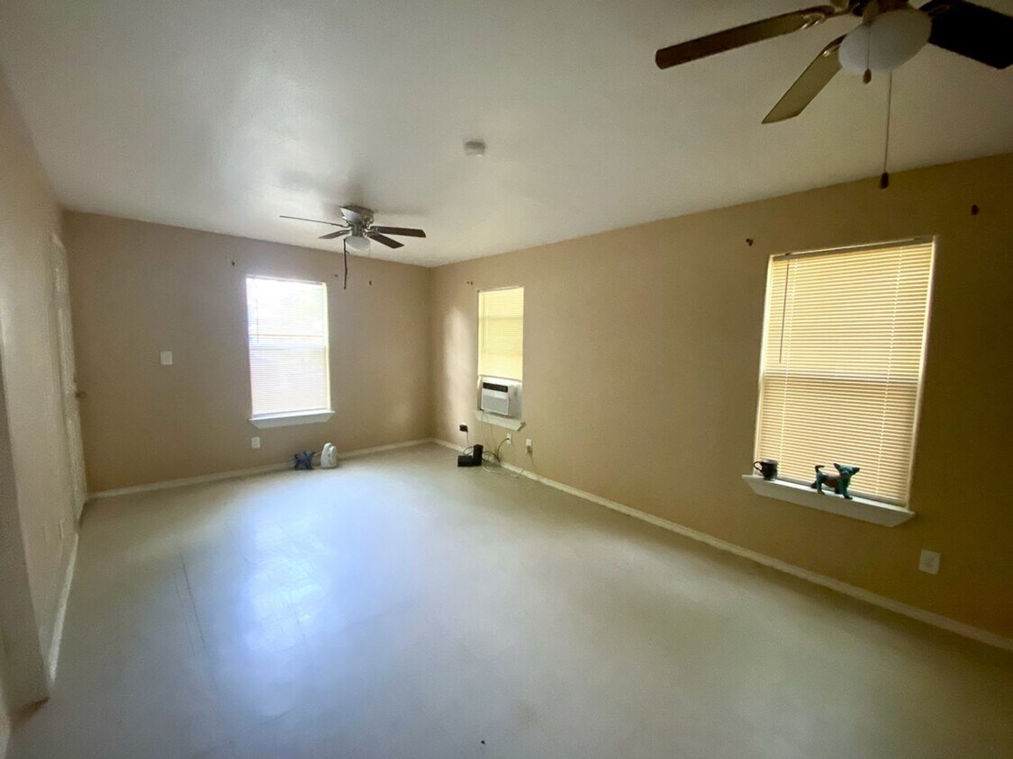 Foto principal - Adorable 2 bedroom 1 bath near Confluence ...