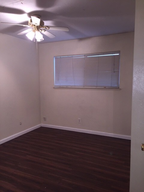 Foto del edificio - 1545 Pleasant St