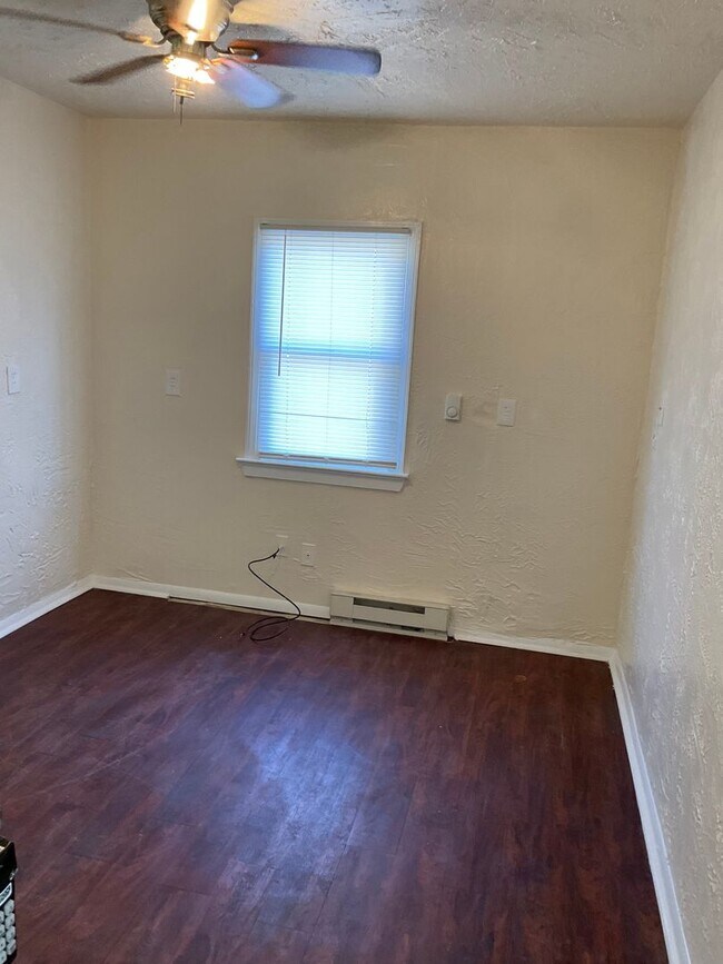 Building Photo - a1104V