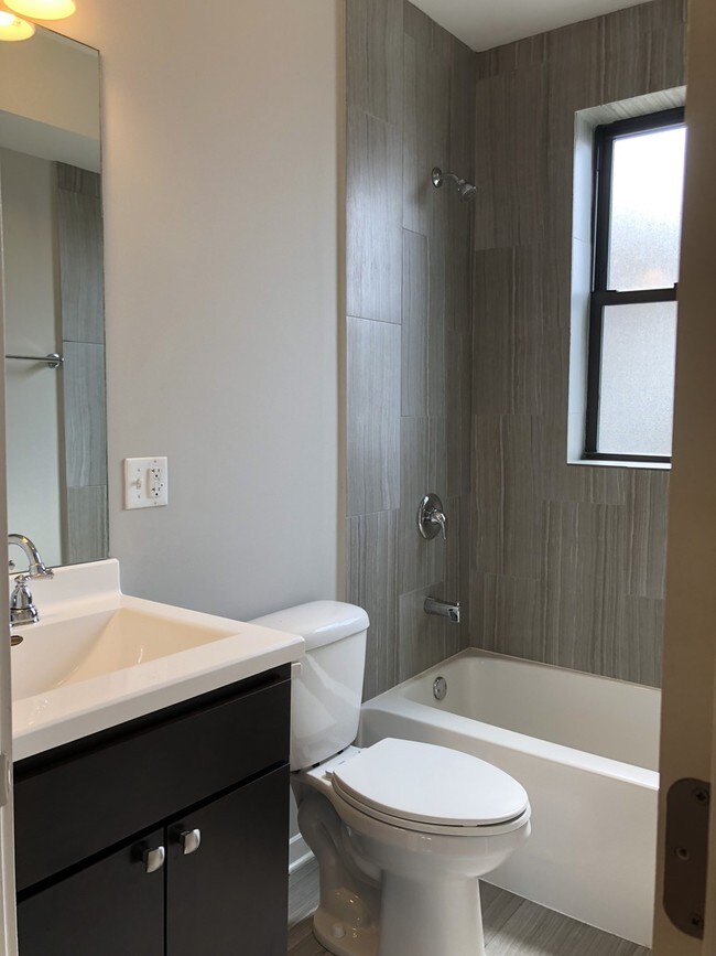 Foto del edificio - 6704 N Artesian Ave