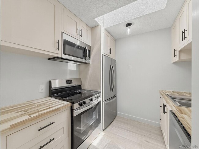 Foto del edificio - 2835 S Monaco St Pkwy