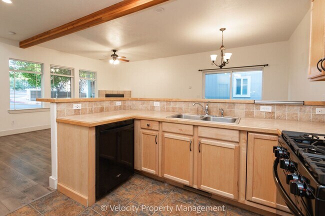 Foto del edificio - Beautiful Home in SW Bend - 1 dog considered!