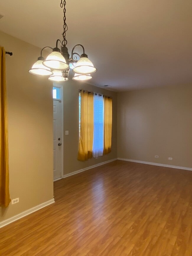 Building Photo - 266 Springbrook Trail S