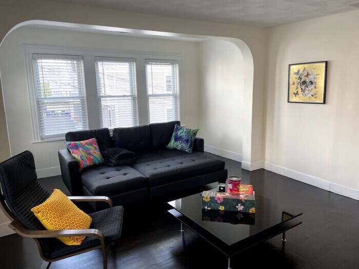 Primary Photo - Modern Three Bedroom Condo - Near Boston