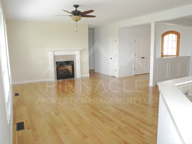 Building Photo - 917 Majesty Heights Dr