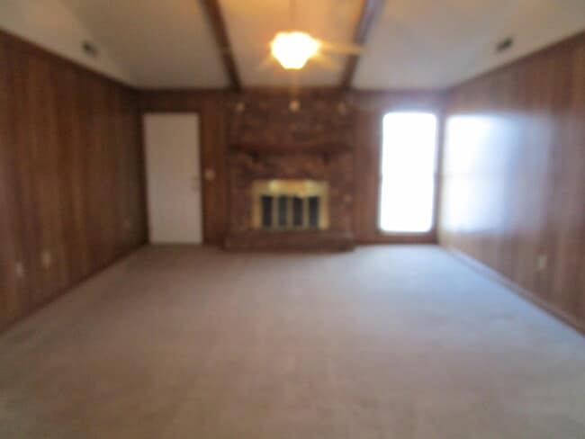 Building Photo - 40 Travis Ct