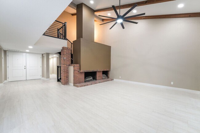 Foto del edificio - 968 Pinehurst Dr