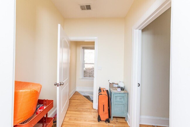 Building Photo - 2 bedroom in Chicago IL 60647