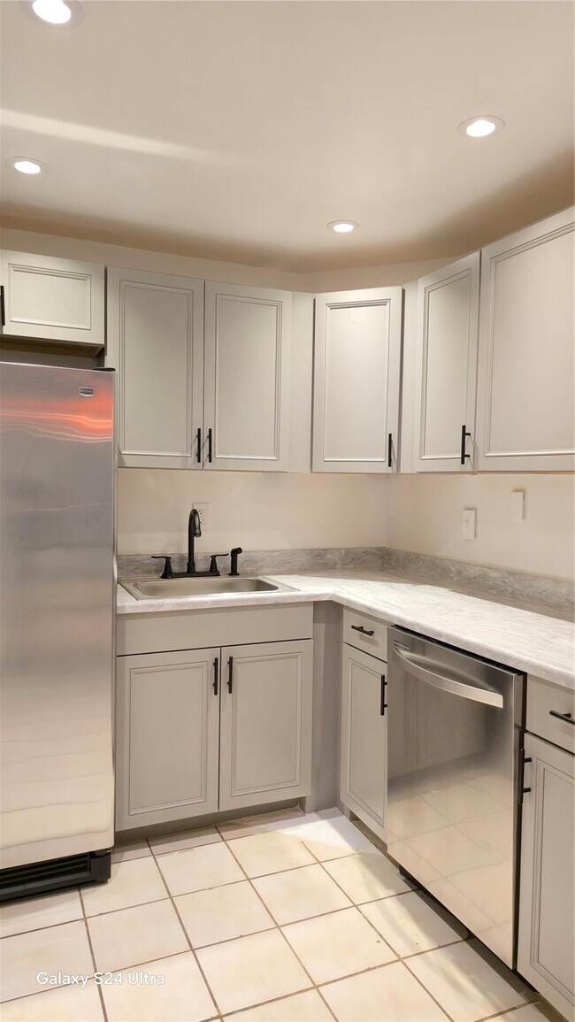 Building Photo - 3111 Oakland Shores Dr