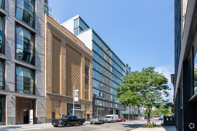 Building Photo - 520 W 19th St