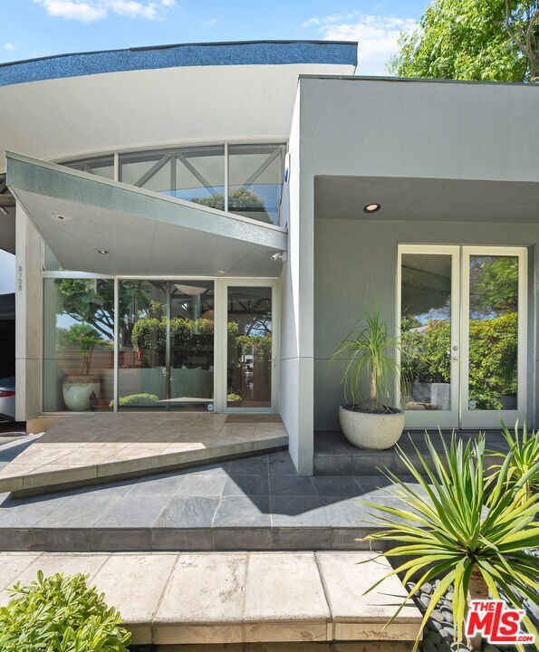 Foto del edificio - 8735 Dorrington Ave