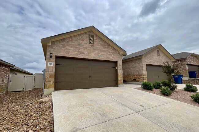 Building Photo - 325 Emma Dr