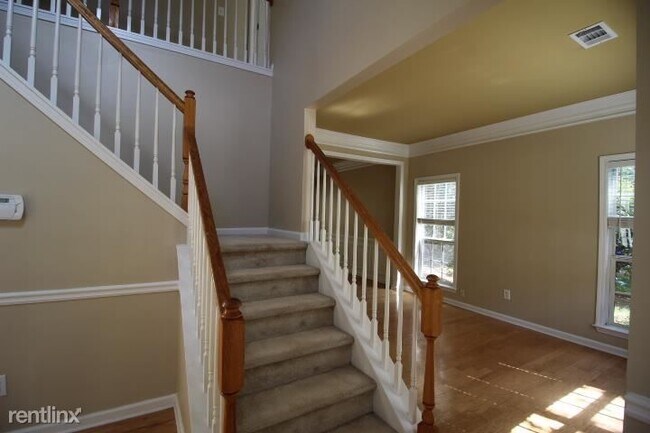Building Photo - 4 br, 2.5 bath House - 5855 Rives Drive