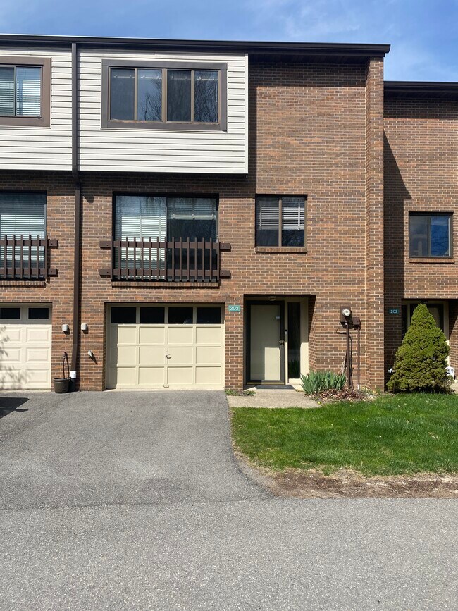 203 Springwater Ct, Coraopolis, PA 15108 Townhome Rentals in
