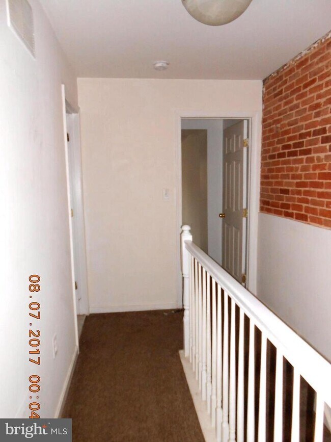 Building Photo - 911 Baylis St