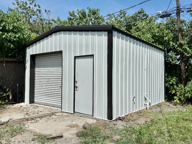 Building Photo - 4818 Hamlett Dr
