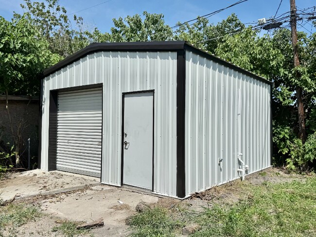 Foto del edificio - 4818 Hamlett Dr