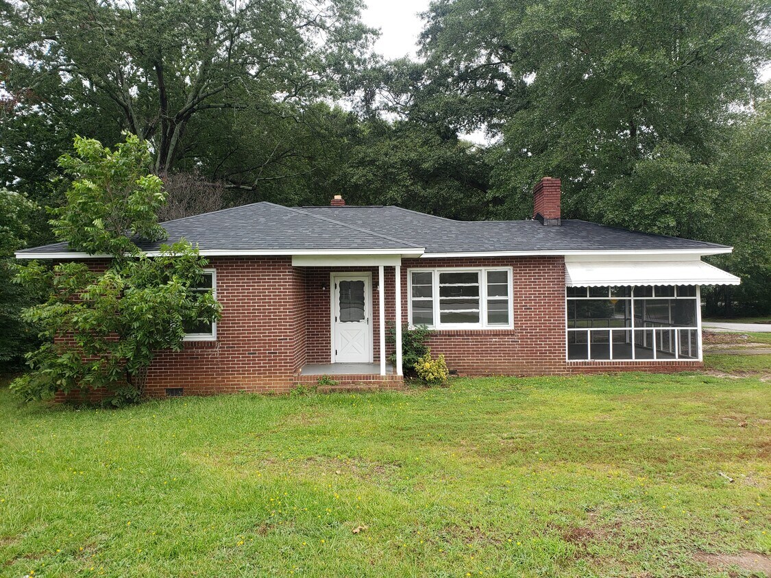 400 NE Main St, Simpsonville, SC 29681 House Rental in Simpsonville