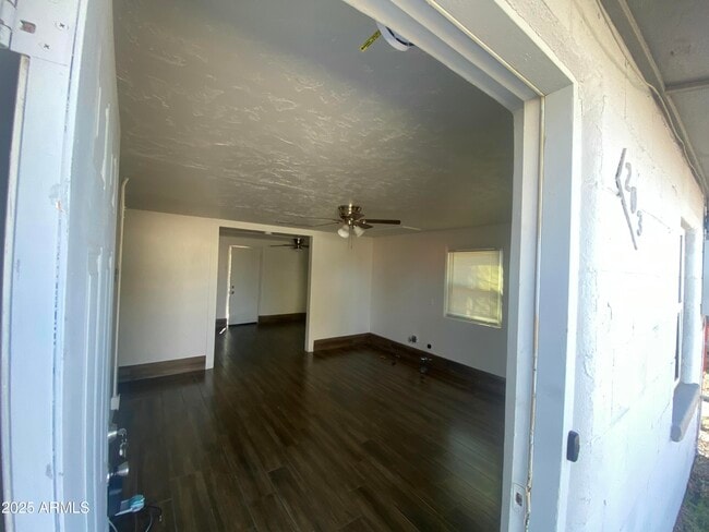 Building Photo - 203 E 12th St