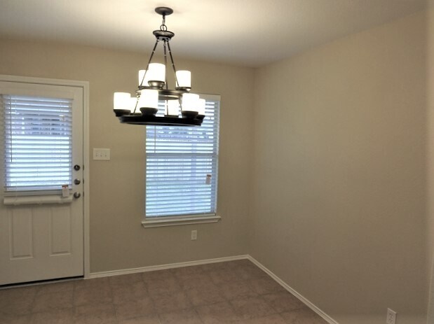 Building Photo - 905 Dexter Dr