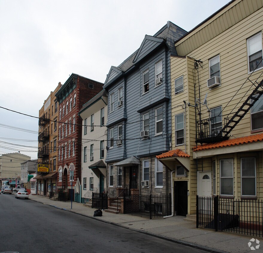 Primary Photo - 62 Monroe St