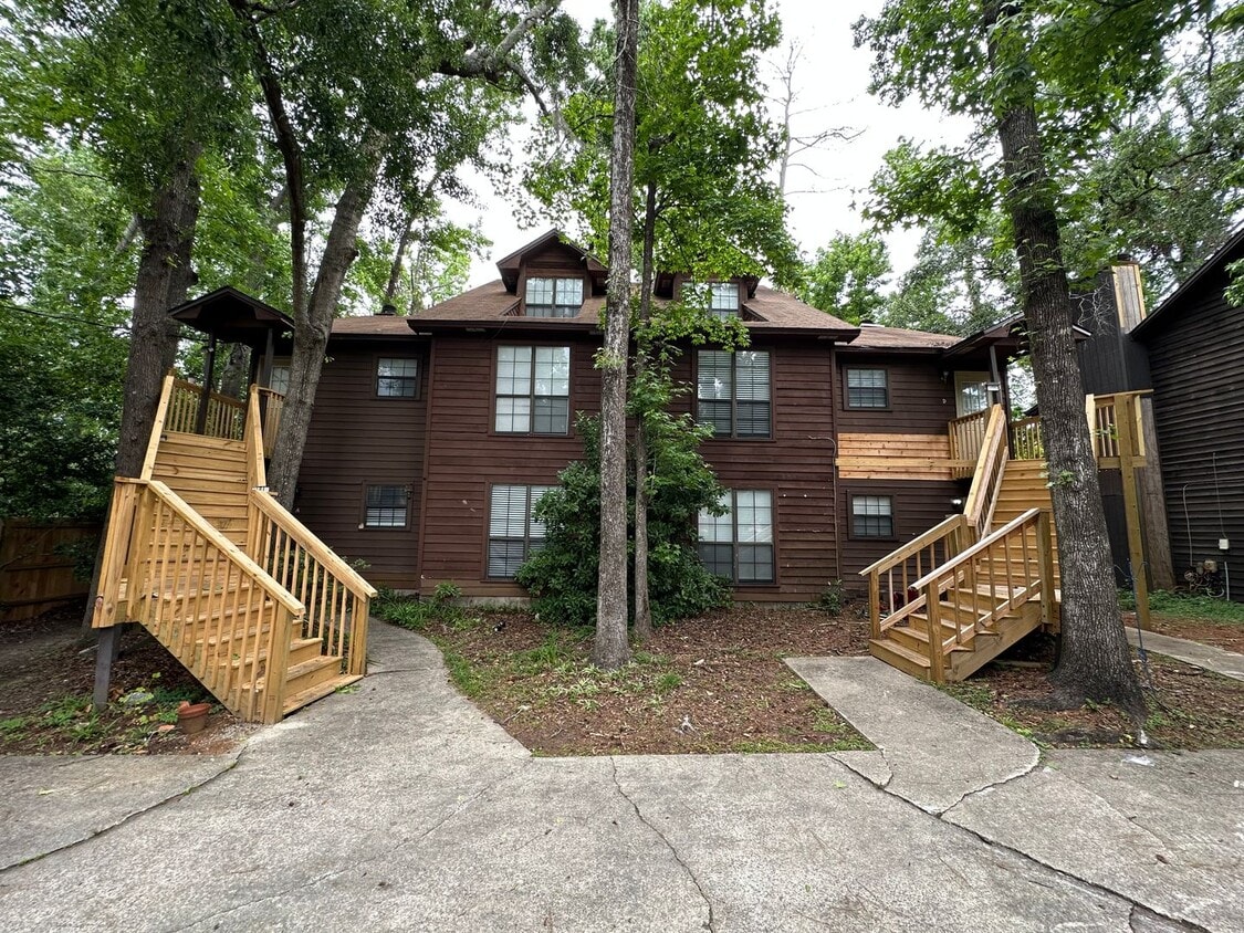 Upstairs unit off Apalachee Parkway! - Upstairs unit off Apalachee Parkway!