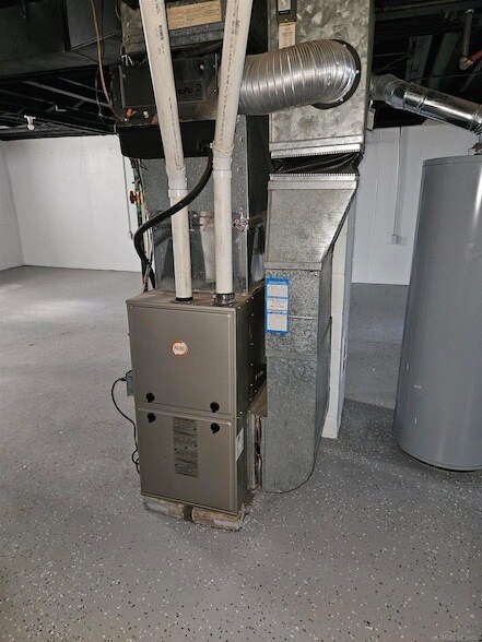 Building Photo - 26300 Fernwood St