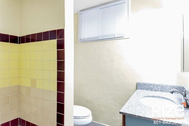 Building Photo - 1061 Doxey St