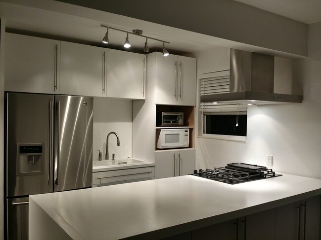 Foto del edificio - 8550 Byron Ave