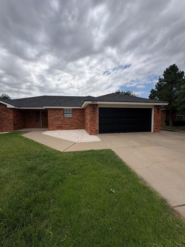 Foto del edificio - 2422 Howard Cowper Dr