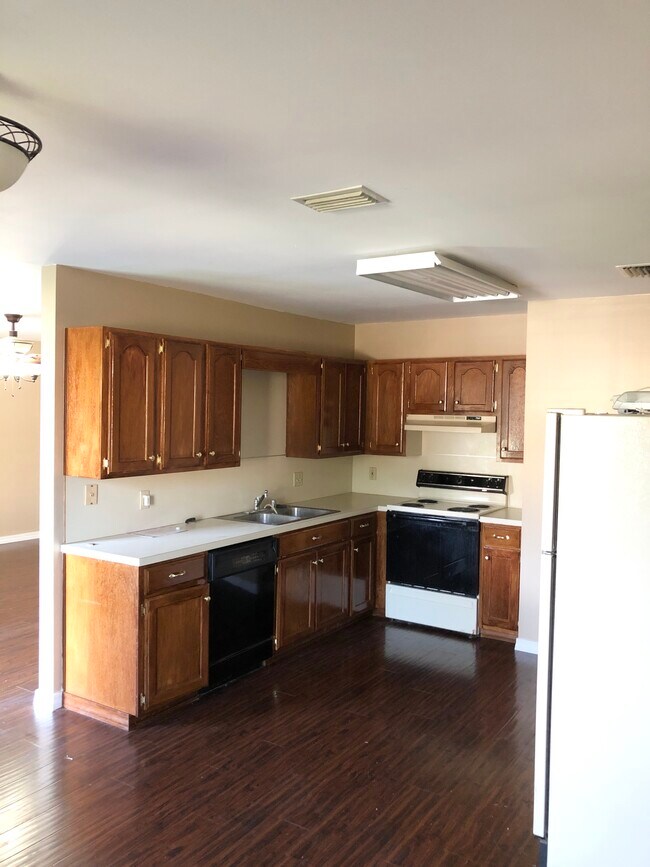 Building Photo - 2415 Morse Dr