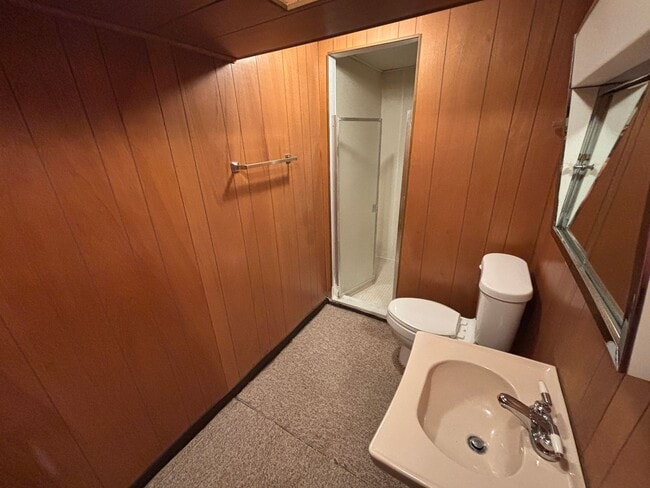 Building Photo - $1450 - 2 Bed 1 Bath Home