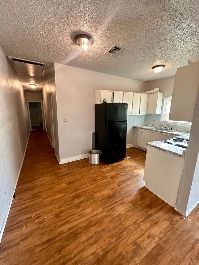 Building Photo - 3004-3006 K Avenue