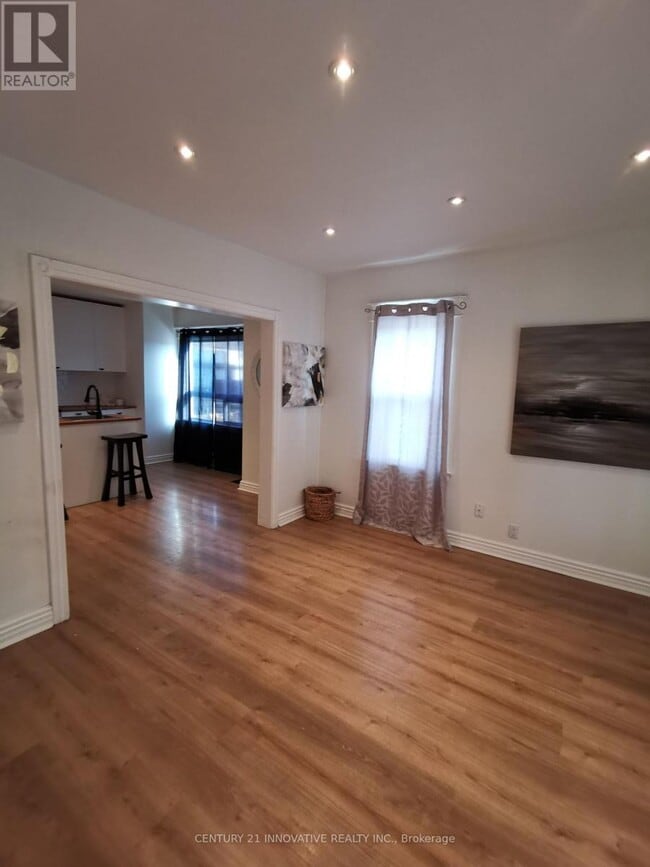 Building Photo - 68 Duncan St