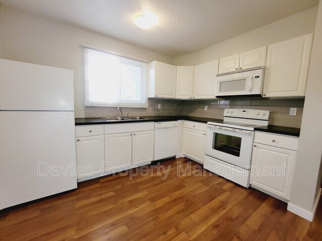 Photo du bâtiment - 1748 Lakewood Rd S NW