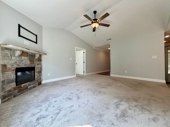 Foto del edificio - 766 Snowflower Cir