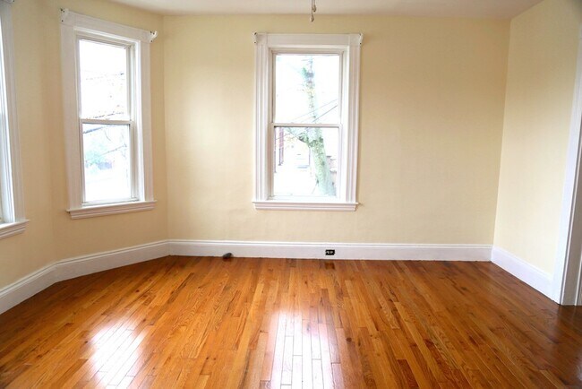 Building Photo - 114 Paul Revere Rd
