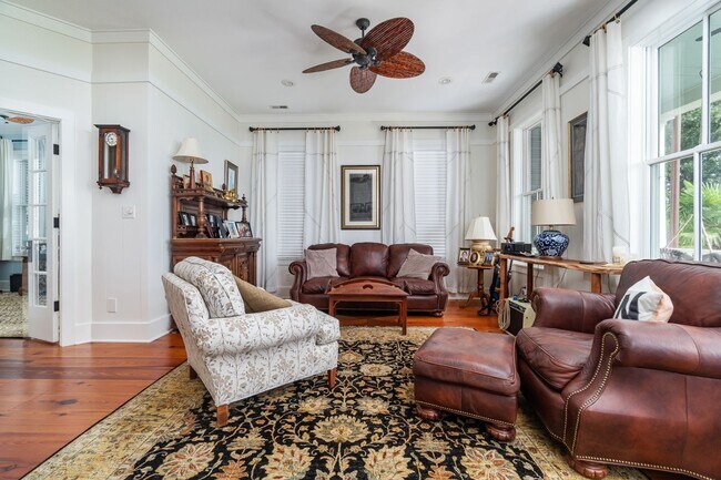 Building Photo - Beautiful home in Oriental with an amazing...