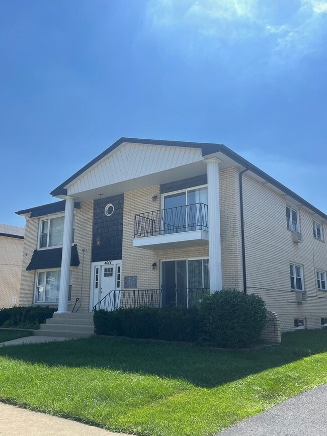 Building Photo - 4644 Custer Ave