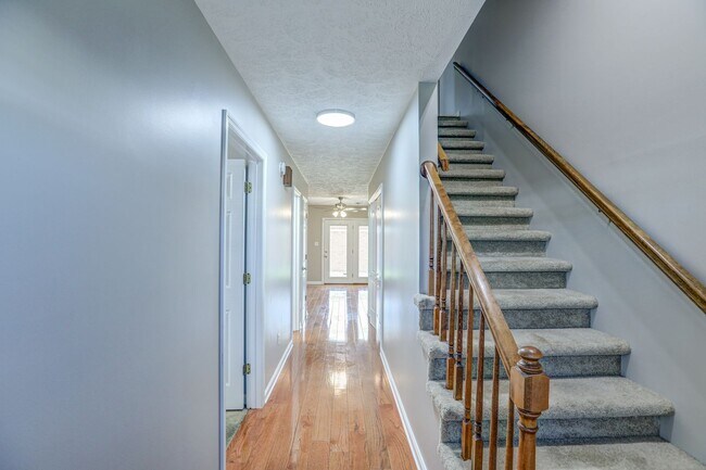 Building Photo - 3 Bdrm / 2 Bath - Townhouse - Downtown Kpt