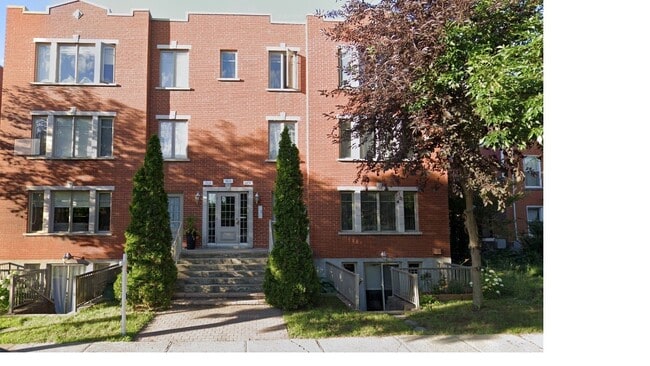 Photo du bâtiment - 1828 Av Woodland