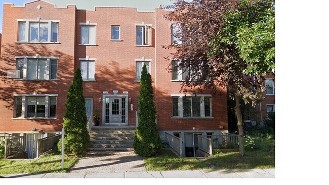 Photo du bâtiment - 1828 Av Woodland