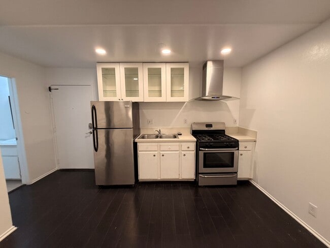 Foto del edificio - 827 S Wilton Pl