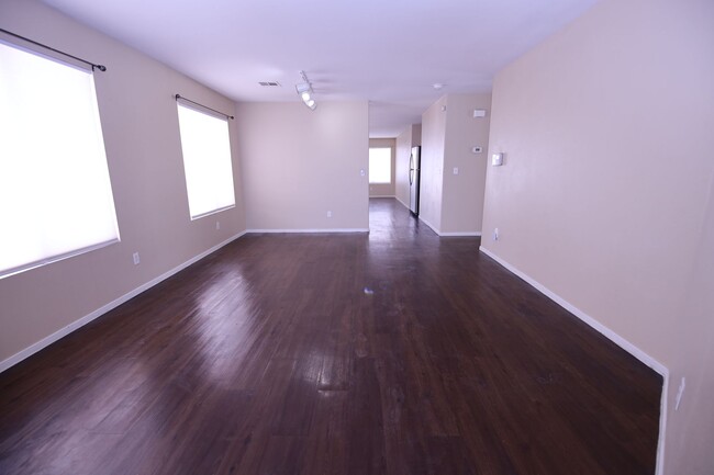 Building Photo - SOUTH - ONE STORY HOUSE, 3 BEDROOMS/2 BATH...