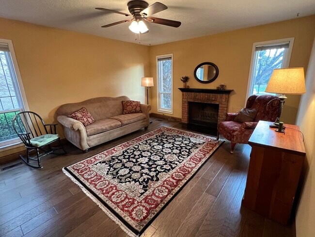 Building Photo - 6024 Quemado Dr NE