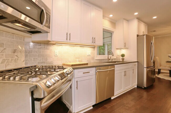 Foto del edificio - 28 Princeton Pl