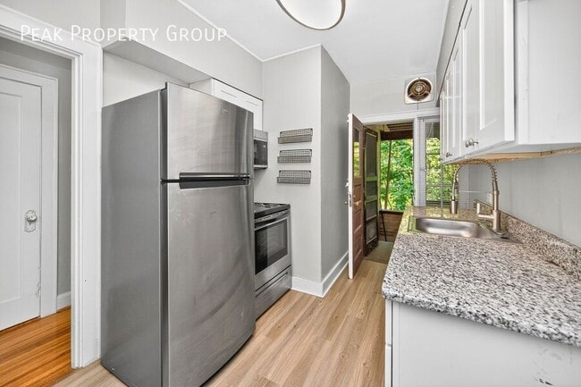 Foto del edificio - 3379 Morrison Ave