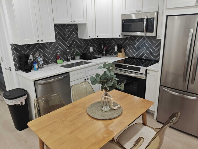 Foto del edificio - 487 Manton Ave