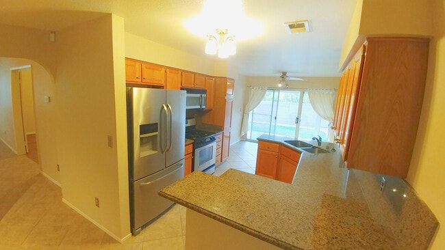 Foto del edificio - 9901 Meandering Creek Ct